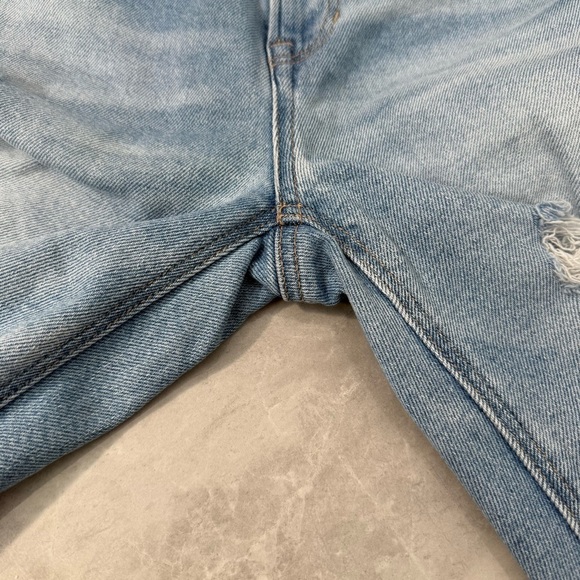 Women’s American Eagle Distressed Ripped Mom Straight Jean Size 0 - Picture 6 of 16